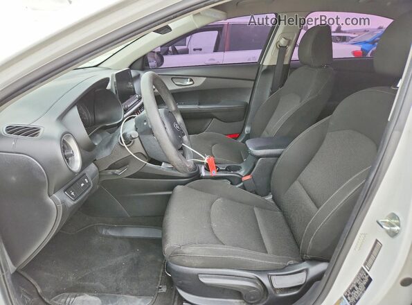 3KPF24ADXME290029 2021 KIA FORTE Белый Вид салона спереди