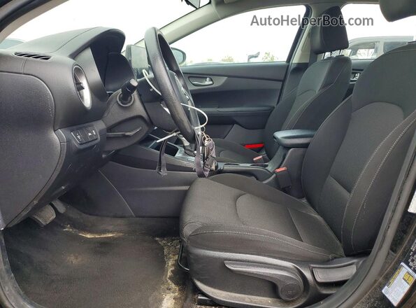 3KPF24ADXME379390 2021 KIA FORTE Black Widok wnętrza z przodu