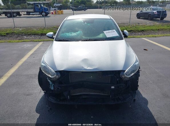 3KPF34AD1KE026532 2019 KIA FORTE Silver Widok wnętrza z tyłu