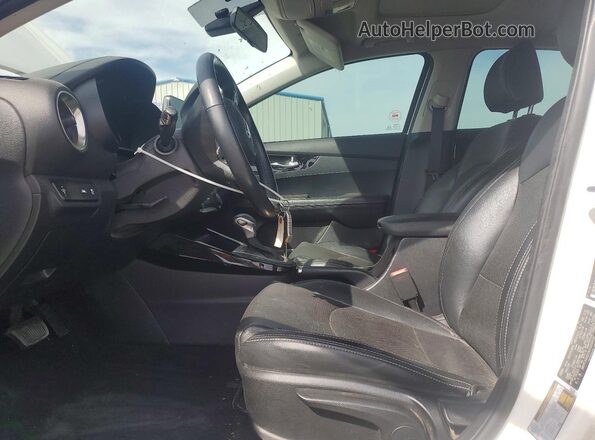 3KPF34AD2KE049656 2019 KIA FORTE Белый Вид салона спереди