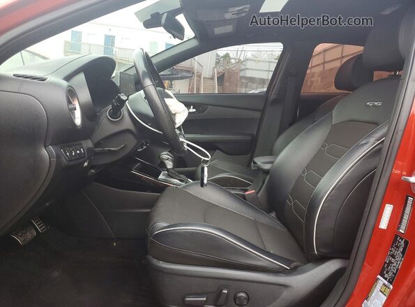 3KPF34AD2ME398187 2021 KIA FORTE Оранжевый Вид салона спереди