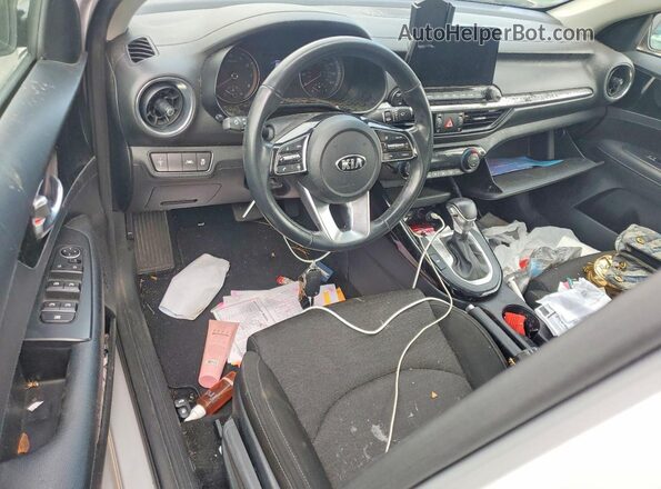 3KPF34AD3KE024183 2019 KIA FORTE Серебряный Вид панели приборов