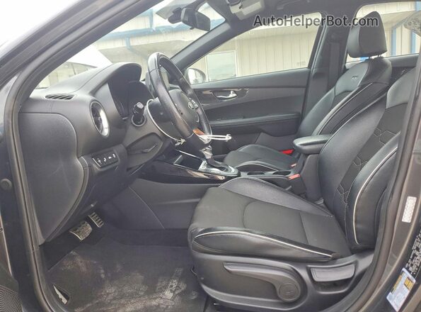 3KPF34AD3ME340704 2021 KIA FORTE Серый Вид салона спереди