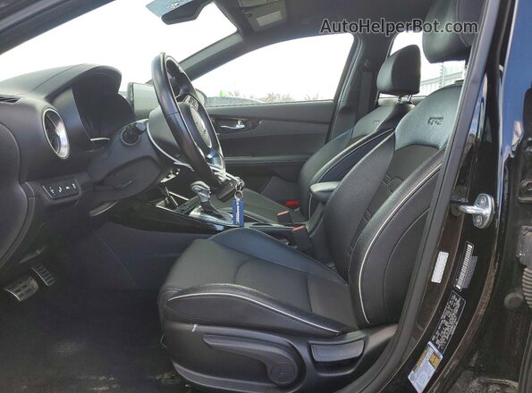 3KPF34AD8ME316947 2021 KIA FORTE Черный Вид салона спереди