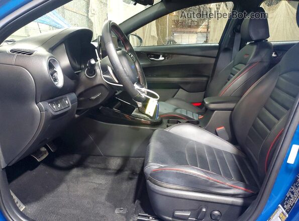3KPF44AC0NE444055 2022 KIA FORTE Blue Вид салону спереду