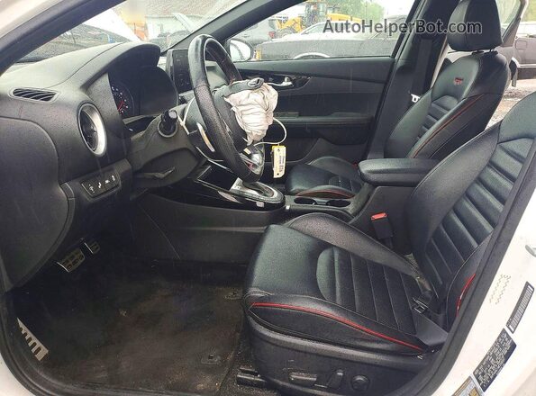 3KPF44AC1ME358557 2021 KIA FORTE Белый Вид салона спереди