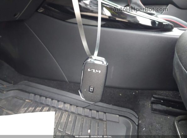 3KPF44AC1RE740319 2024 KIA FORTE Синий Вид панели приборов