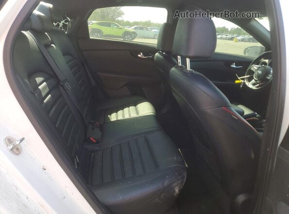 3KPF44AC2ME288955 2021 KIA FORTE Белый Вид задних сидений