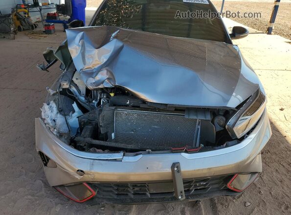 3KPF44AC4PE628417 2023 KIA FORTE Серебряный Вид задней части салона