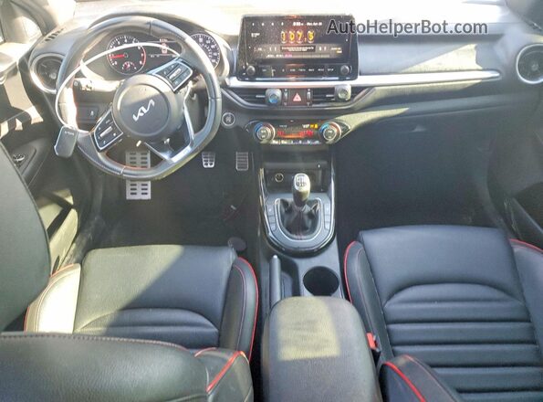 3KPF44AC7NE447633 2022 KIA FORTE Черный Вид панели приборов