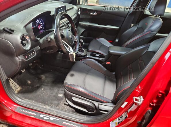 3KPF44ACXME303072 2021 KIA FORTE Красный Вид салона спереди