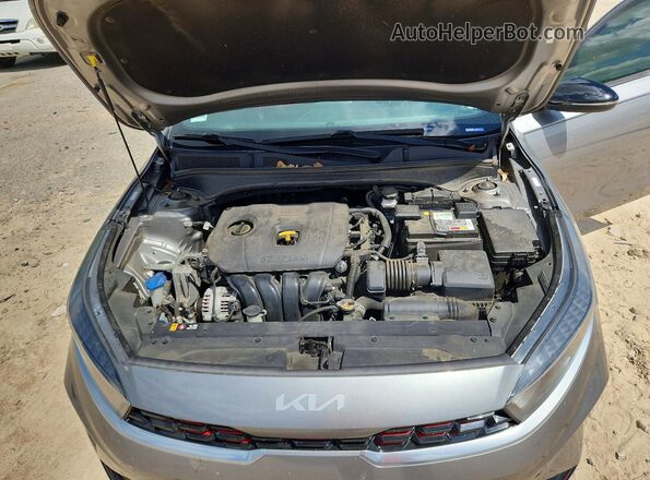 3KPF54AD0NE448855 2022 KIA FORTE Gray Widok wnętrza z tyłu