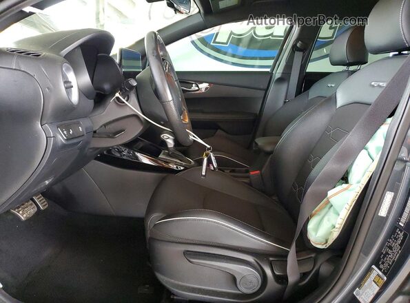 3KPF54AD0PE679029 2023 KIA FORTE Угольный Вид салона спереди