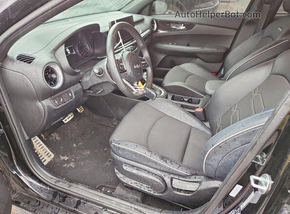 3KPF54AD0RE809555 2024 KIA FORTE Черный Вид салона спереди