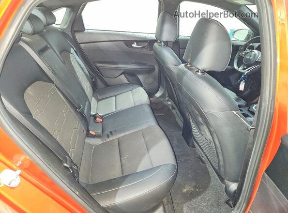 3KPF54AD1NE421194 2022 KIA FORTE Оранжевый Вид задних сидений