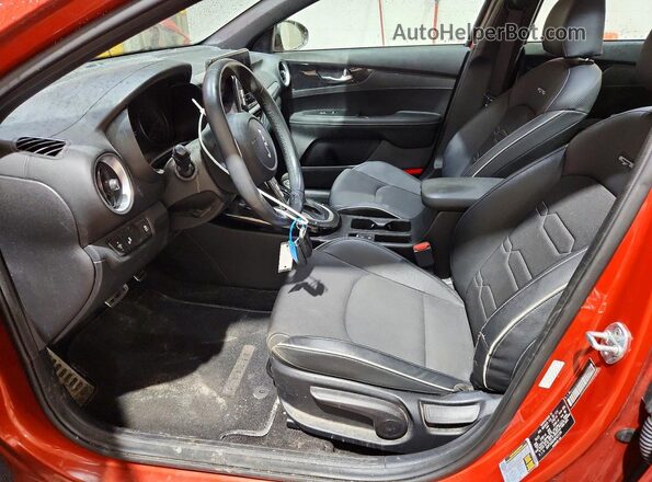 3KPF54AD1NE421194 2022 KIA FORTE Оранжевый Вид салона спереди