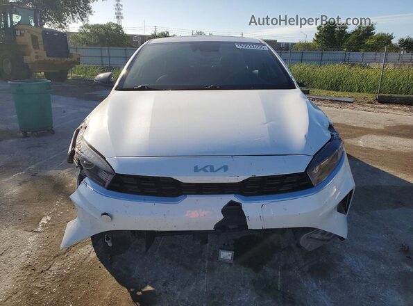 3KPF54AD1RE829894 2024 KIA FORTE Белый Вид спереди