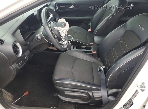 3KPF54AD2PE645268 2023 KIA FORTE Белый Вид салона спереди