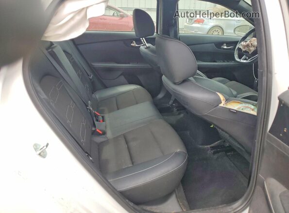 3KPF54AD2PE645268 2023 KIA FORTE Белый Вид задних сидений