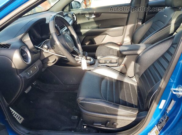 3KPF54AD3NE456366 2022 KIA FORTE Синий Вид салона спереди