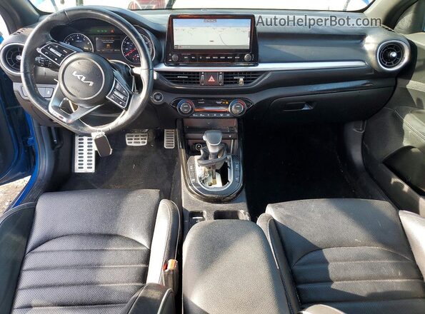 3KPF54AD3NE456366 2022 KIA FORTE Синий Вид панели приборов