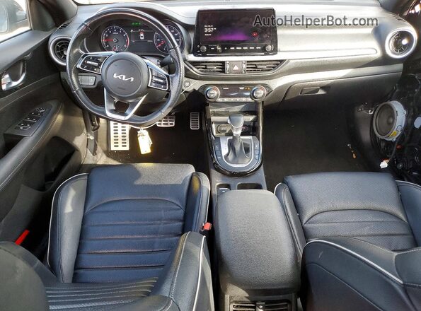 3KPF54AD3PE606768 2023 KIA FORTE Серый Вид панели приборов