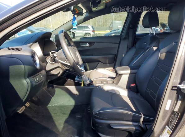 3KPF54AD5PE513623 2023 KIA FORTE Gray Vista interior delantera