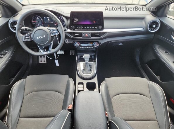 3KPF54AD5RE734481 2024 KIA FORTE Синий Вид панели приборов