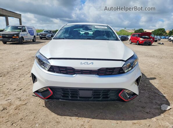 3KPF54AD5RE745108 2024 KIA FORTE White Widok z przodu
