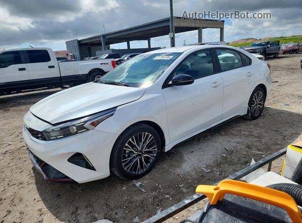 3KPF54AD5RE745108 2024 KIA FORTE White Przód lewy