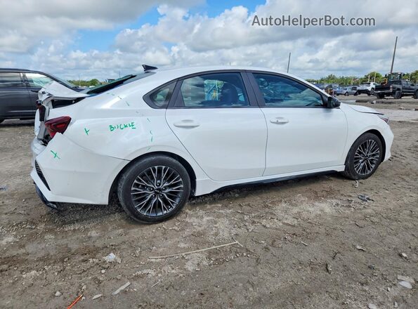 3KPF54AD5RE745108 2024 KIA FORTE White Tył prawy
