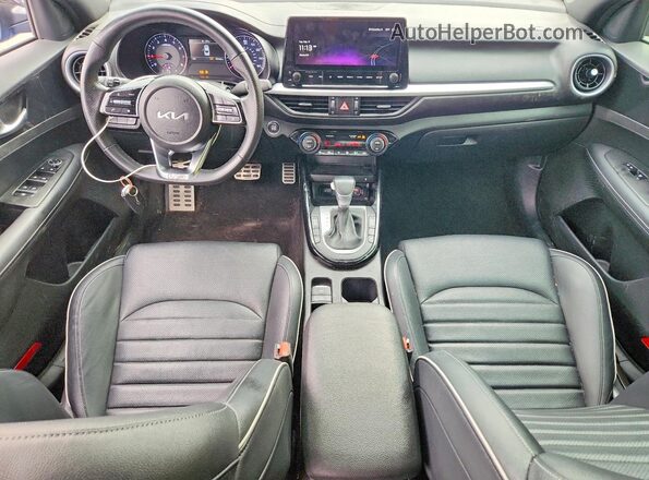 3KPF54AD6PE587052 2023 KIA FORTE Синий Вид панели приборов