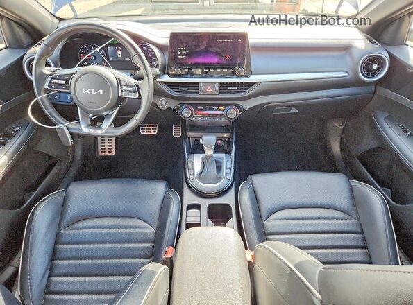3KPF54AD8RE832307 2024 KIA FORTE Синий Вид панели приборов