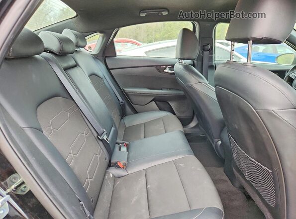 3KPF54AD9RE719580 2024 KIA FORTE Черный Вид задних сидений
