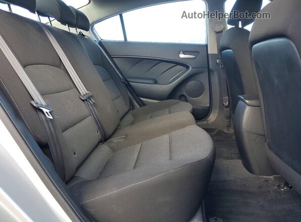3KPFK4A70HE022574 2017 KIA FORTE Серебряный Вид задних сидений