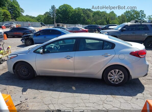 3KPFK4A71HE045460 2017 KIA FORTE Серебряный Вид задней части салона