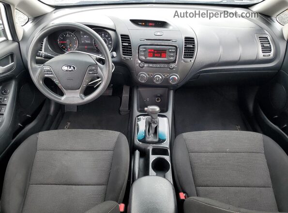 3KPFK4A71JE202524 2018 KIA FORTE Белый Вид панели приборов