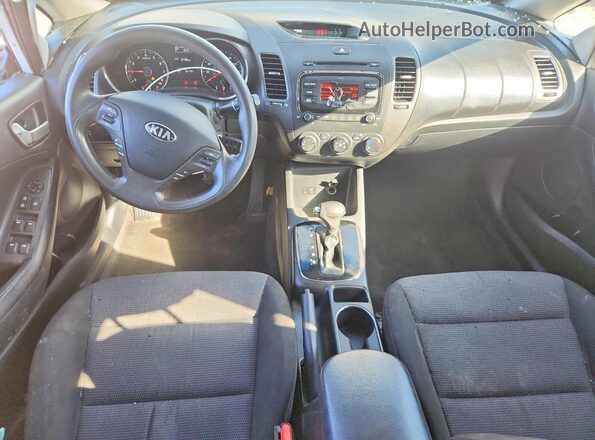 3KPFK4A73HE055665 2017 KIA FORTE Белый Вид панели приборов