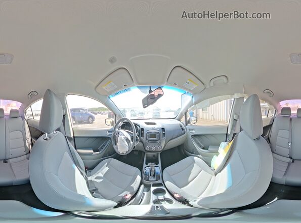 3KPFK4A76HE092984 2017 KIA FORTE White Widok wnętrza 360 stopni