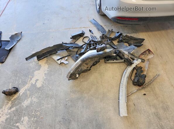 3KPFK4A77HE041204 2017 KIA FORTE Серебряный Вид подкапотного пространства