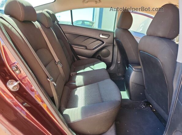 3KPFK4A77HE048752 2017 KIA FORTE Burgundy Widok tylnych siedzeń
