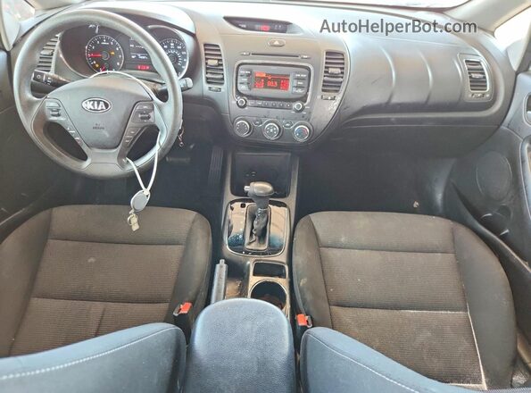 3KPFK4A79HE047134 2017 KIA FORTE Белый Вид панели приборов