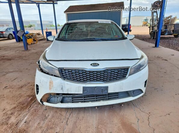 3KPFK4A79HE047134 2017 KIA FORTE Белый Вид спереди