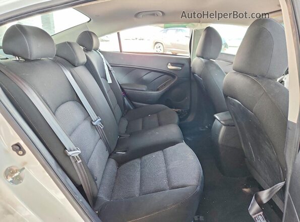 3KPFK4A79HE047134 2017 KIA FORTE Белый Вид задних сидений