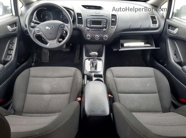3KPFK4A7XHE094012 2017 KIA FORTE Белый Вид панели приборов