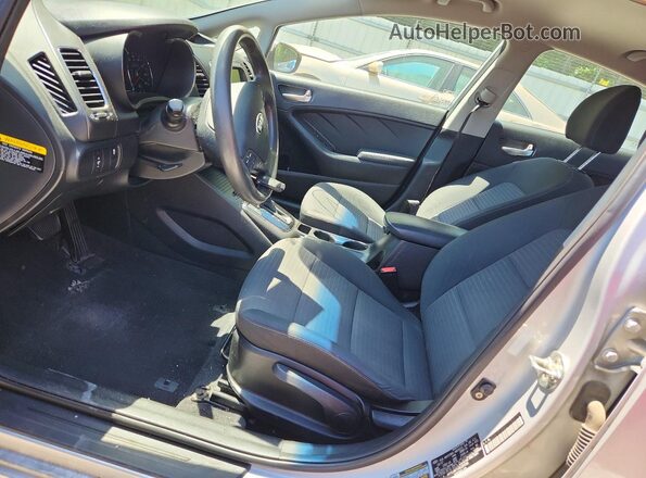 3KPFL4A71JE220146 2018 KIA FORTE Silver წინა სალონის ხედი