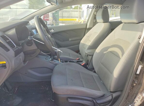 3KPFL4A72HE012271 2017 KIA FORTE Черный Вид салона спереди