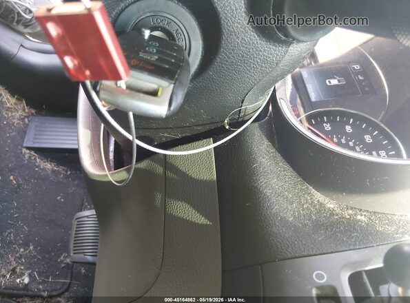 3KPFL4A72HE028227 2017 KIA FORTE Белый Вид панели приборов