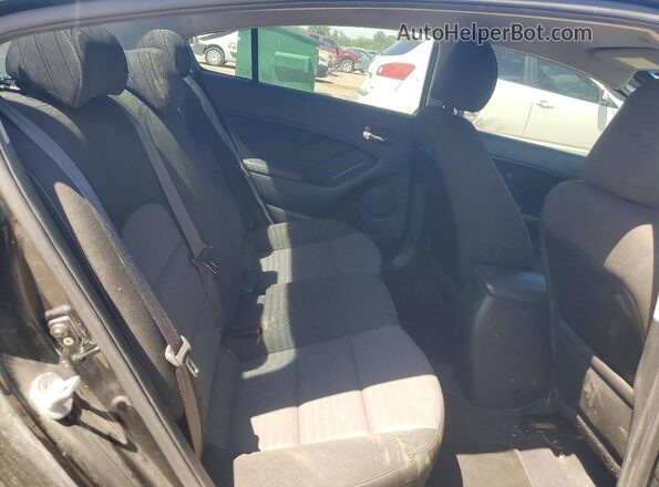 3KPFL4A78HE097116 2017 KIA FORTE Black Widok tylnych siedzeń