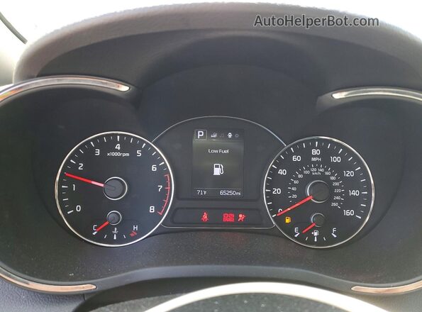 3KPFL4A78JE280666 2018 KIA FORTE Black Widok zestawu wskaźników
